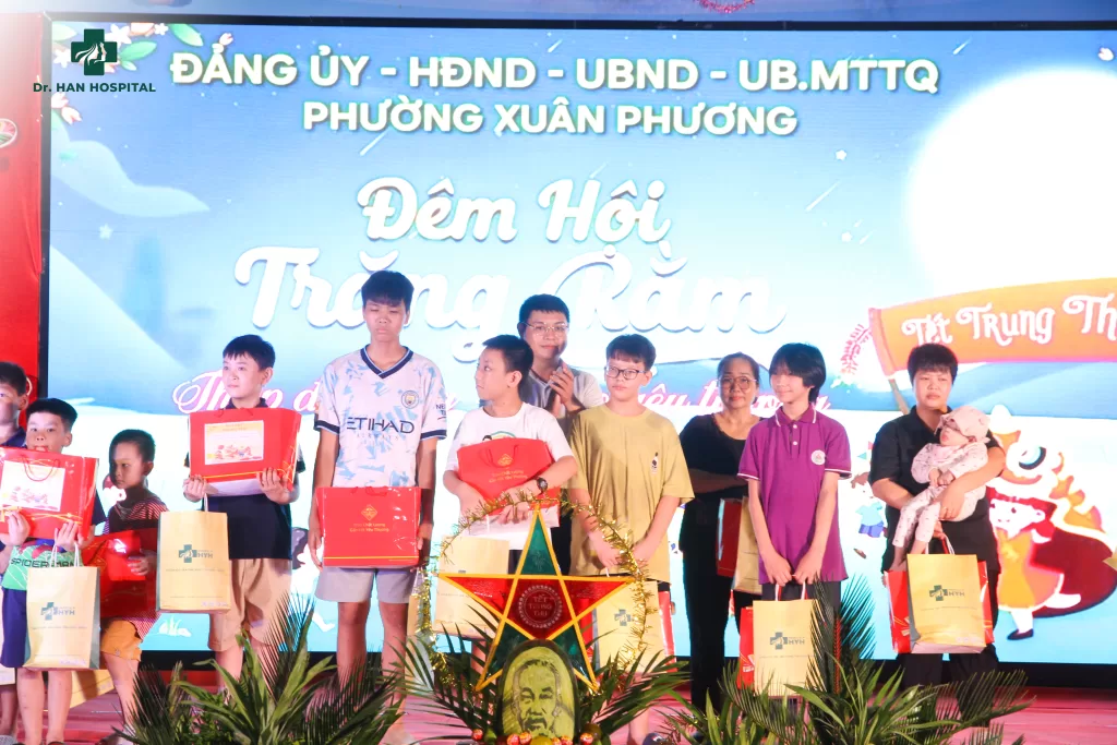 DrHan Hospital lan tỏa yêu thương – Mang Tết Trung thu ấm áp đến các em nhỏ có hoàn cảnh đặc biệt tại phường Xuân Phương